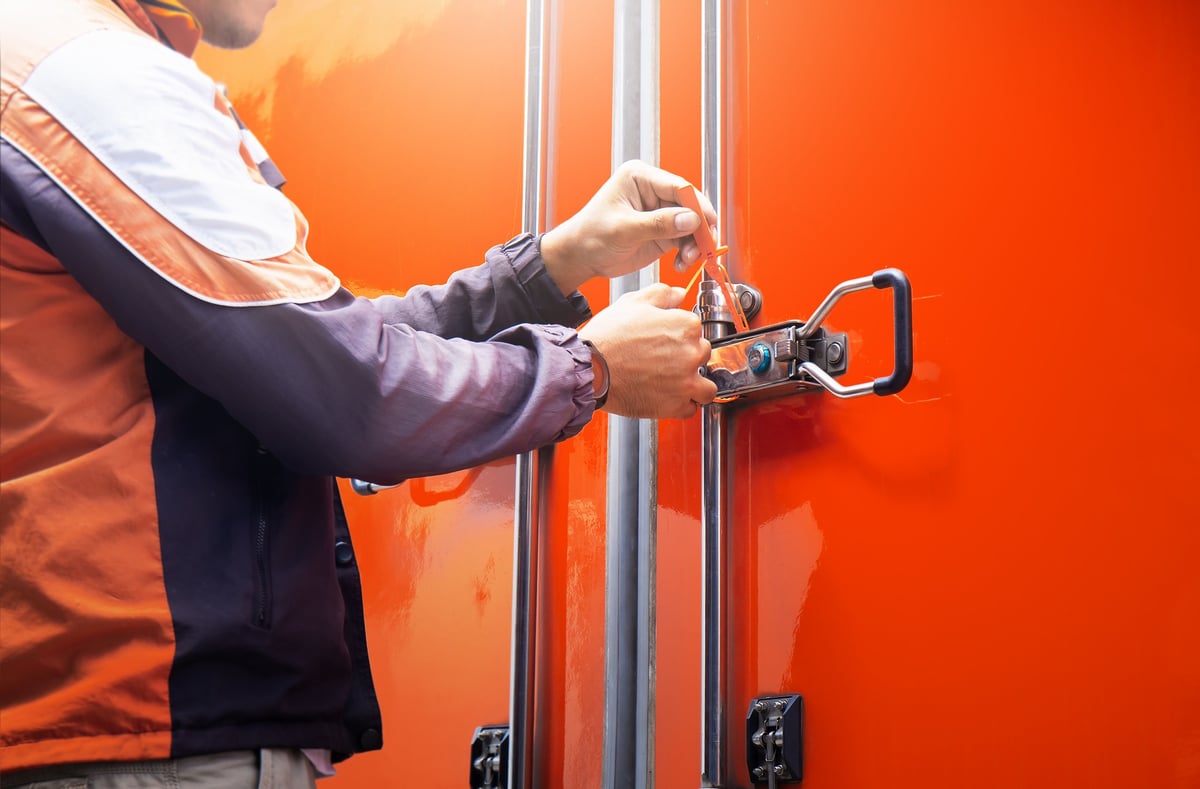 Slamlock on VW Transporter side loading door