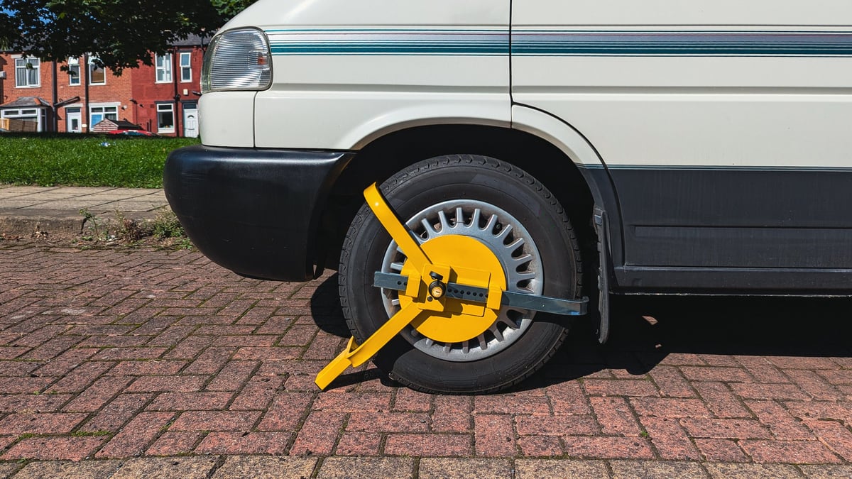 Anti-peel kit and deadlock on Vauxhall Vivaro